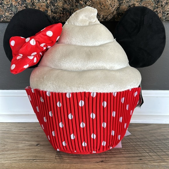 Minnie Mouse cupcake plushie pillow - Picture 2 of 9